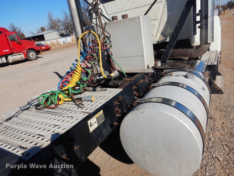 image for item DF0030 2014 Mack CHU613  semi truck