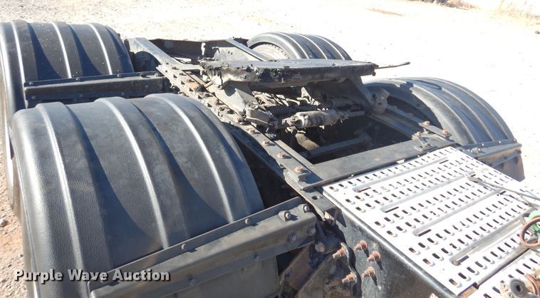 image for item DF0030 2014 Mack CHU613  semi truck