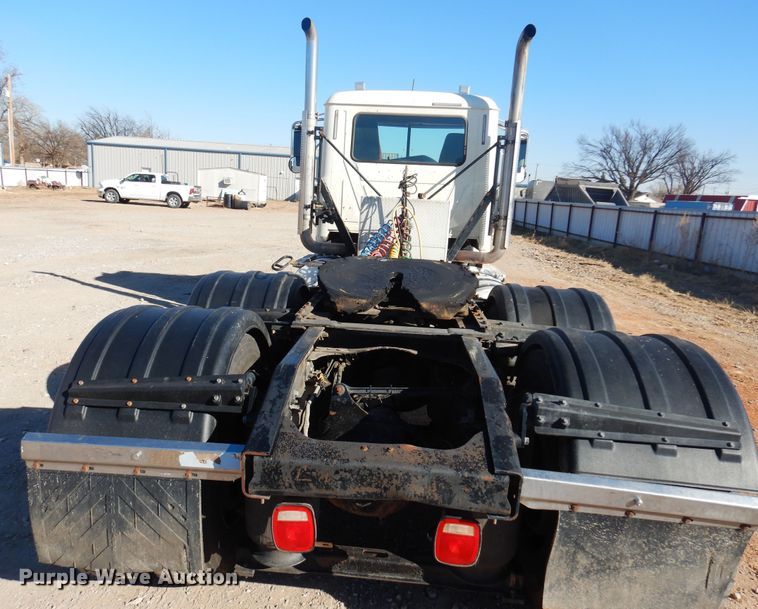 image for item DF0030 2014 Mack CHU613  semi truck