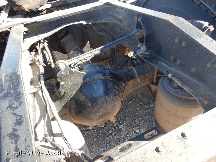 image for item DF0030 2014 Mack CHU613  semi truck