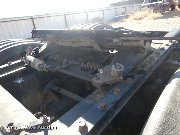 image for item DF0030 2014 Mack CHU613  semi truck