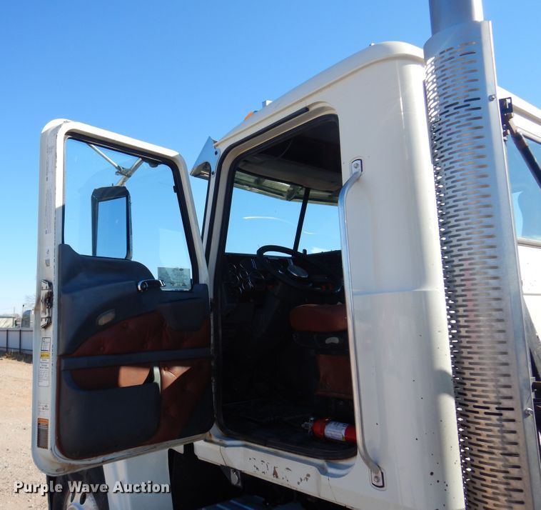 image for item DF0030 2014 Mack CHU613  semi truck