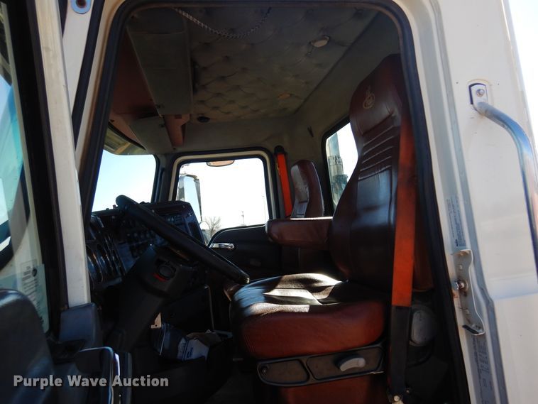 image for item DF0030 2014 Mack CHU613  semi truck