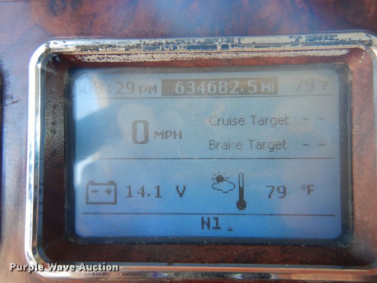 image for item DF0030 2014 Mack CHU613  semi truck