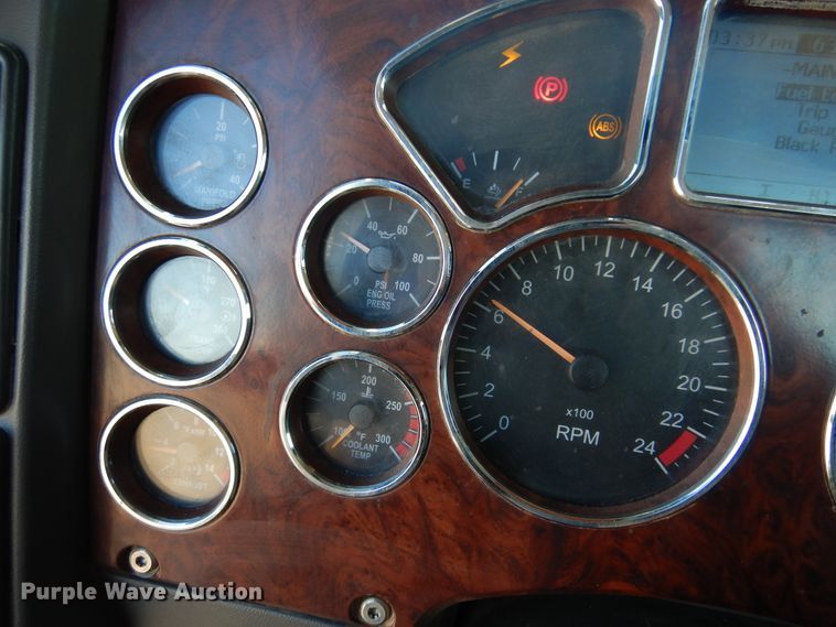 image for item DF0030 2014 Mack CHU613  semi truck