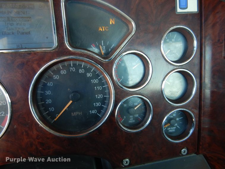 image for item DF0030 2014 Mack CHU613  semi truck