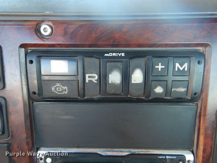 image for item DF0030 2014 Mack CHU613  semi truck