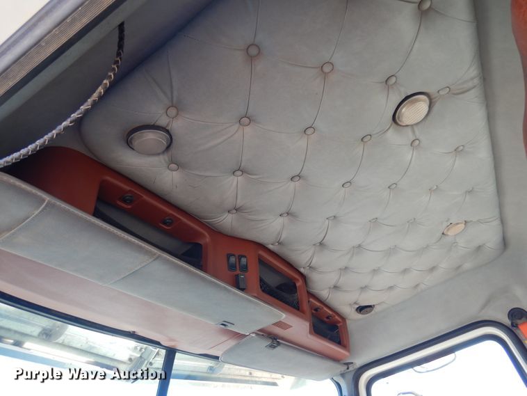 image for item DF0030 2014 Mack CHU613  semi truck