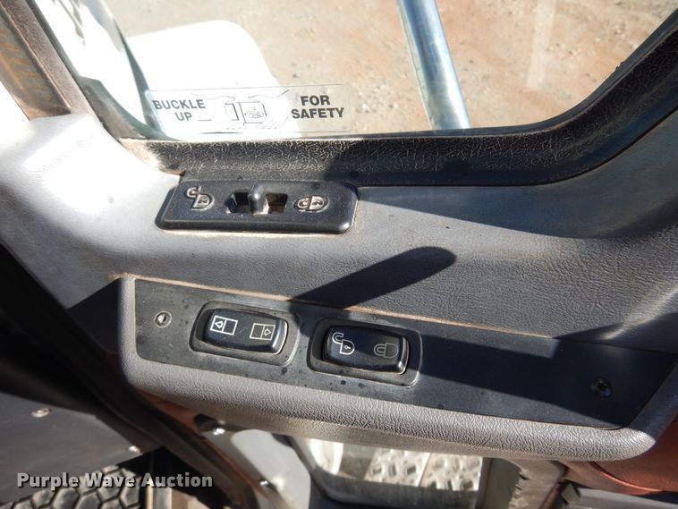 image for item DF0030 2014 Mack CHU613  semi truck