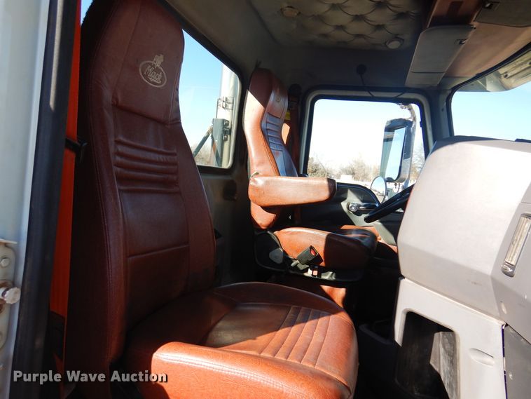 image for item DF0030 2014 Mack CHU613  semi truck