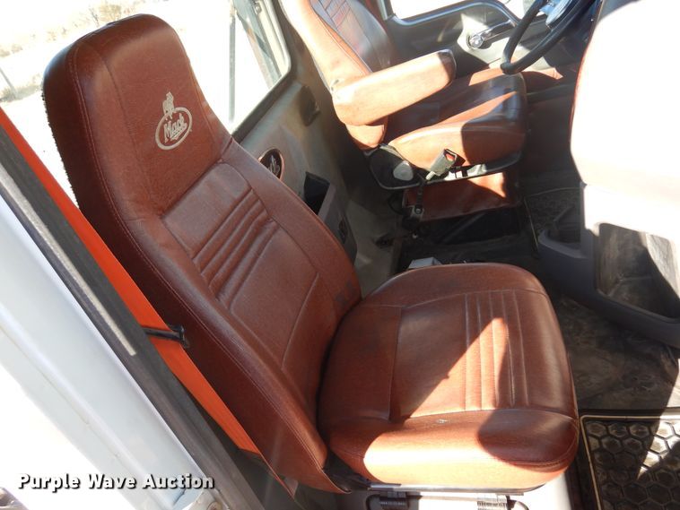 image for item DF0030 2014 Mack CHU613  semi truck