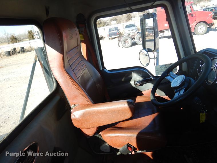 image for item DF0030 2014 Mack CHU613  semi truck