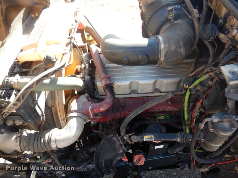 image for item DF0030 2014 Mack CHU613  semi truck