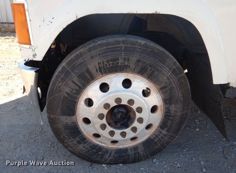 image for item DF0030 2014 Mack CHU613  semi truck