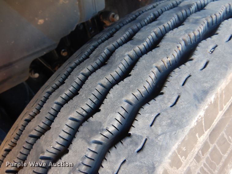 image for item DF0030 2014 Mack CHU613  semi truck