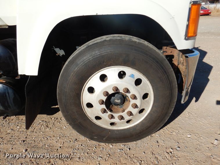 image for item DF0030 2014 Mack CHU613  semi truck