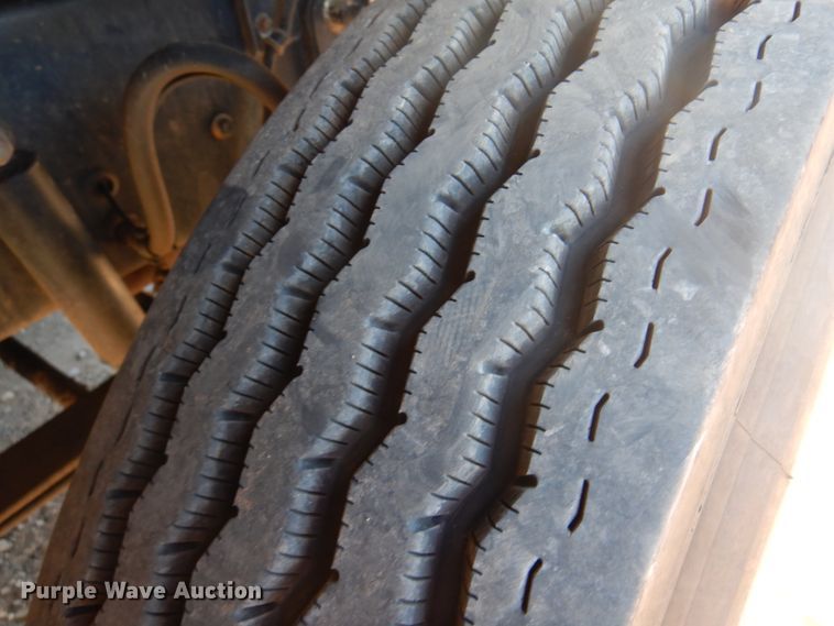 image for item DF0030 2014 Mack CHU613  semi truck