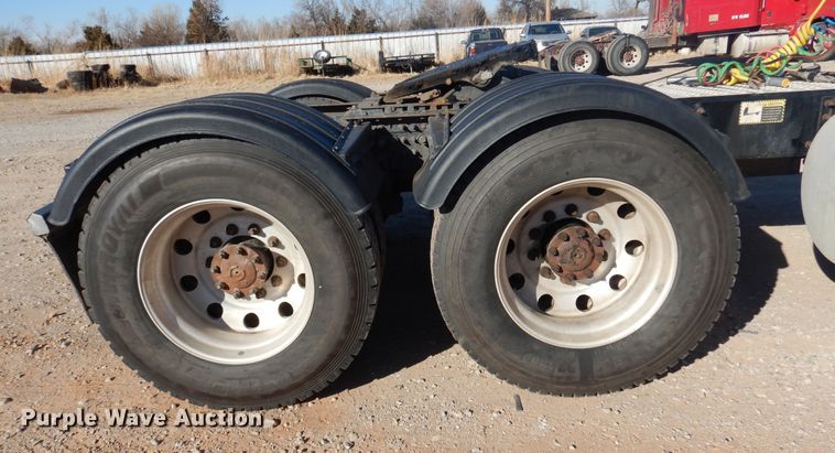 image for item DF0030 2014 Mack CHU613  semi truck