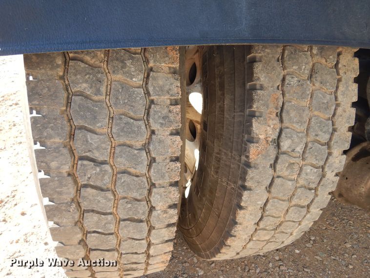 image for item DF0030 2014 Mack CHU613  semi truck