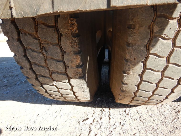 image for item DF0030 2014 Mack CHU613  semi truck