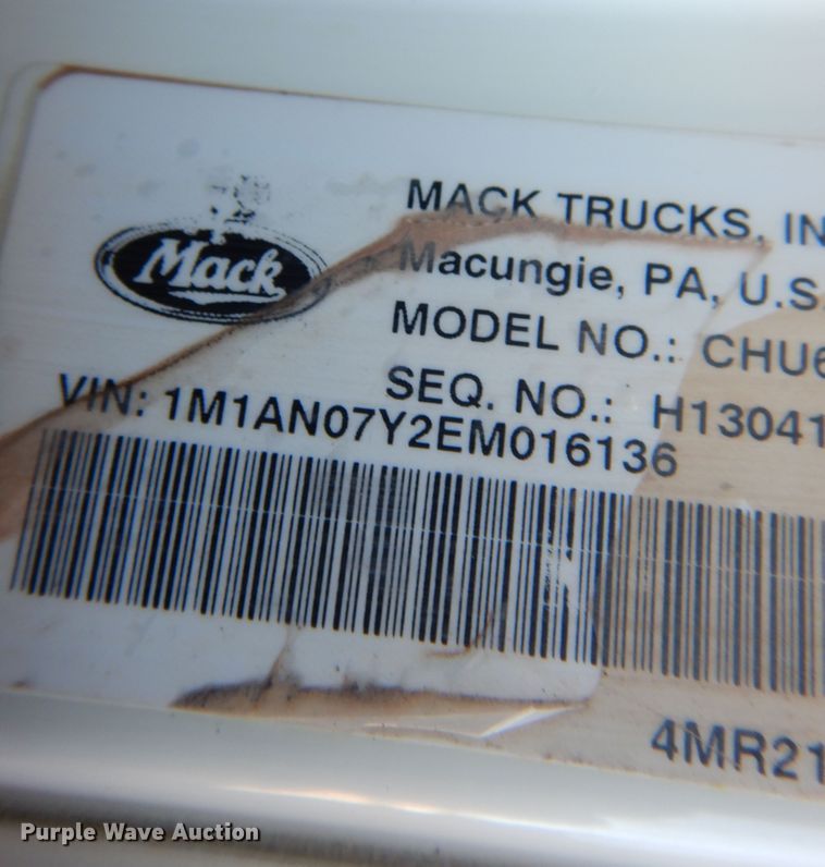 image for item DF0030 2014 Mack CHU613  semi truck
