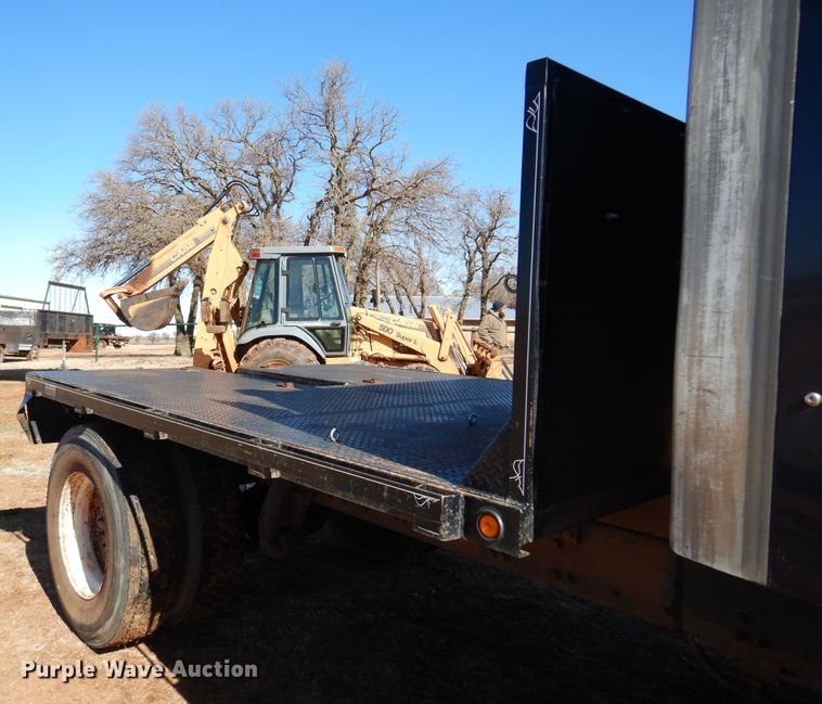 image for item DF0103 2005 Freightliner Columbia 120  semi truck