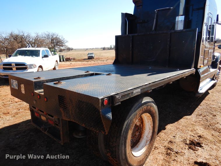 image for item DF0103 2005 Freightliner Columbia 120  semi truck