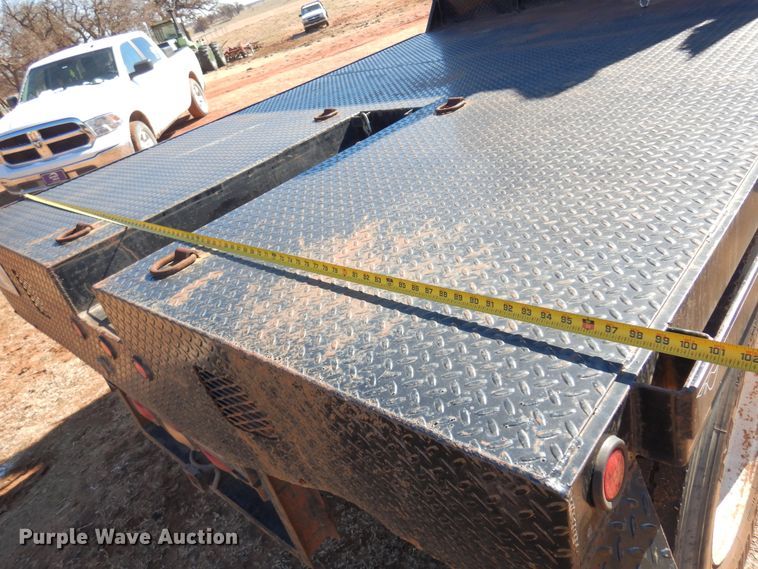 image for item DF0103 2005 Freightliner Columbia 120  semi truck