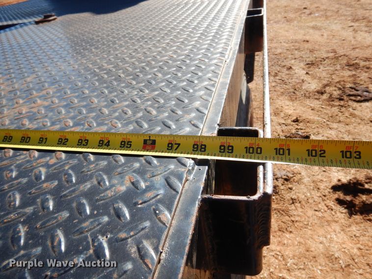 image for item DF0103 2005 Freightliner Columbia 120  semi truck