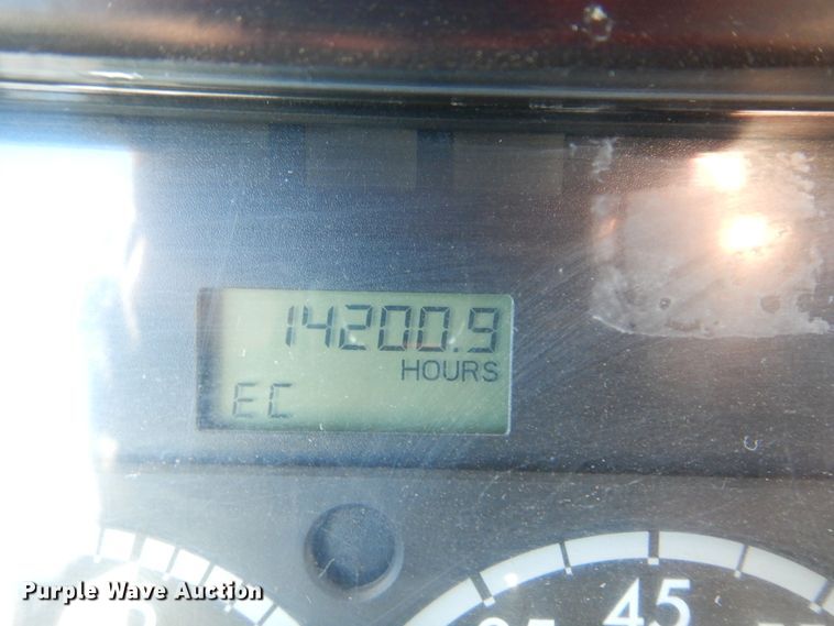 image for item DF0103 2005 Freightliner Columbia 120  semi truck