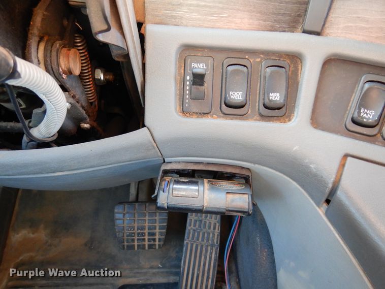 image for item DF0103 2005 Freightliner Columbia 120  semi truck