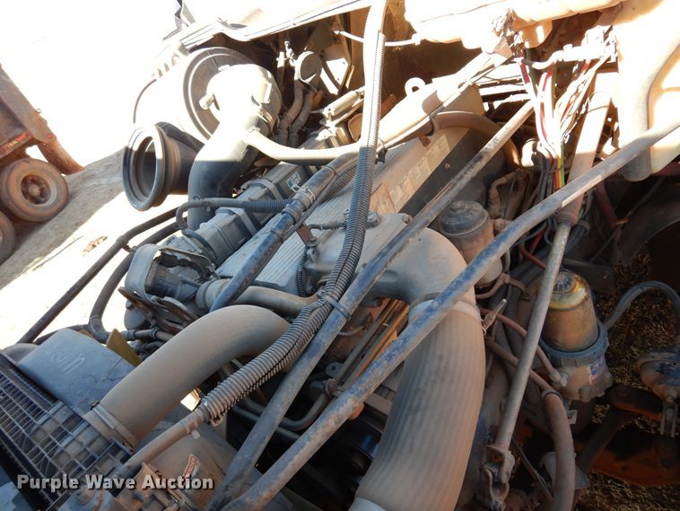 image for item DF0103 2005 Freightliner Columbia 120  semi truck