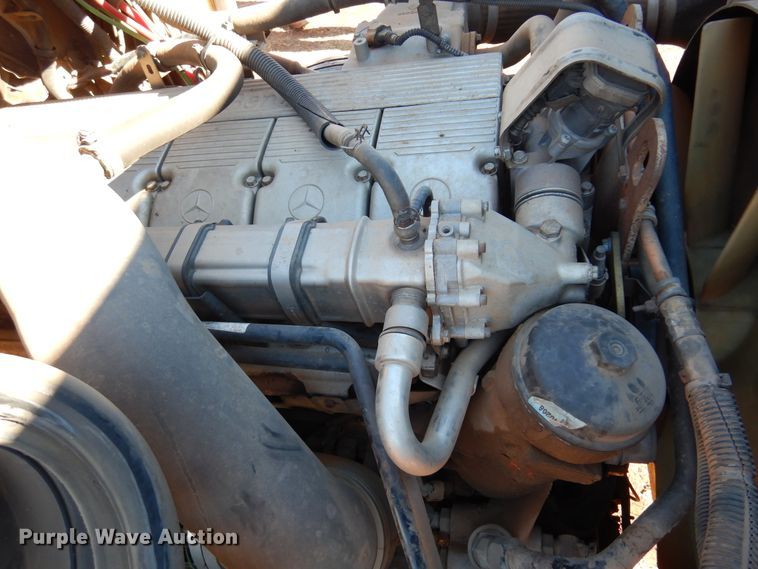 image for item DF0103 2005 Freightliner Columbia 120  semi truck