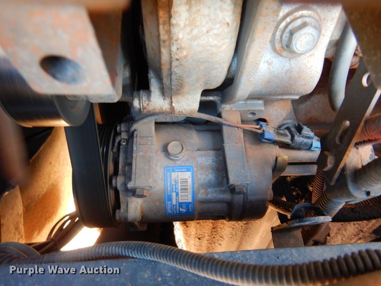 image for item DF0103 2005 Freightliner Columbia 120  semi truck