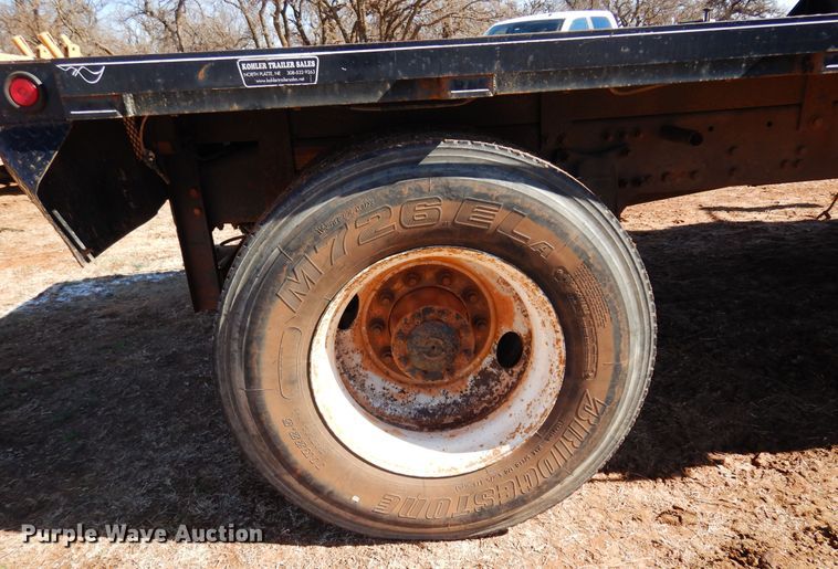 image for item DF0103 2005 Freightliner Columbia 120  semi truck