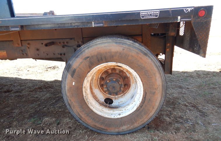 image for item DF0103 2005 Freightliner Columbia 120  semi truck