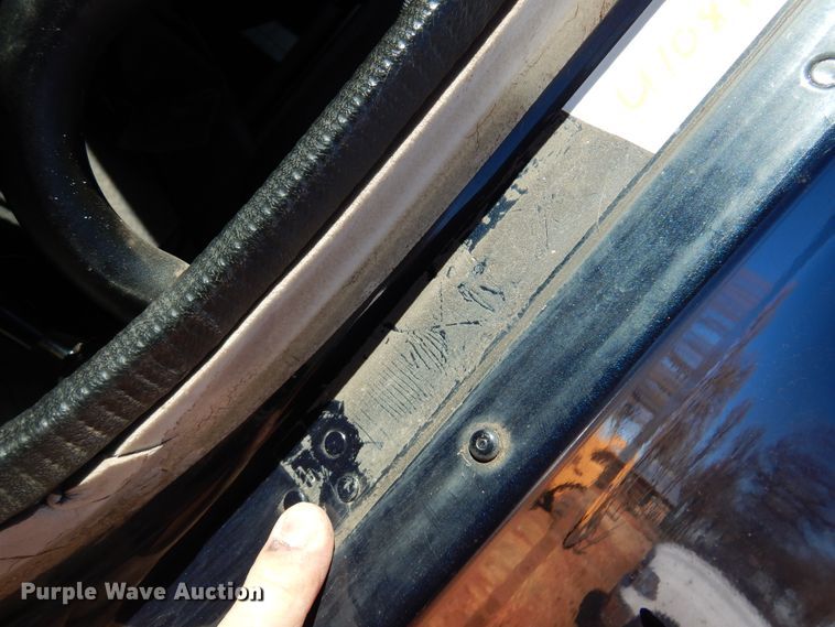 image for item DF0103 2005 Freightliner Columbia 120  semi truck