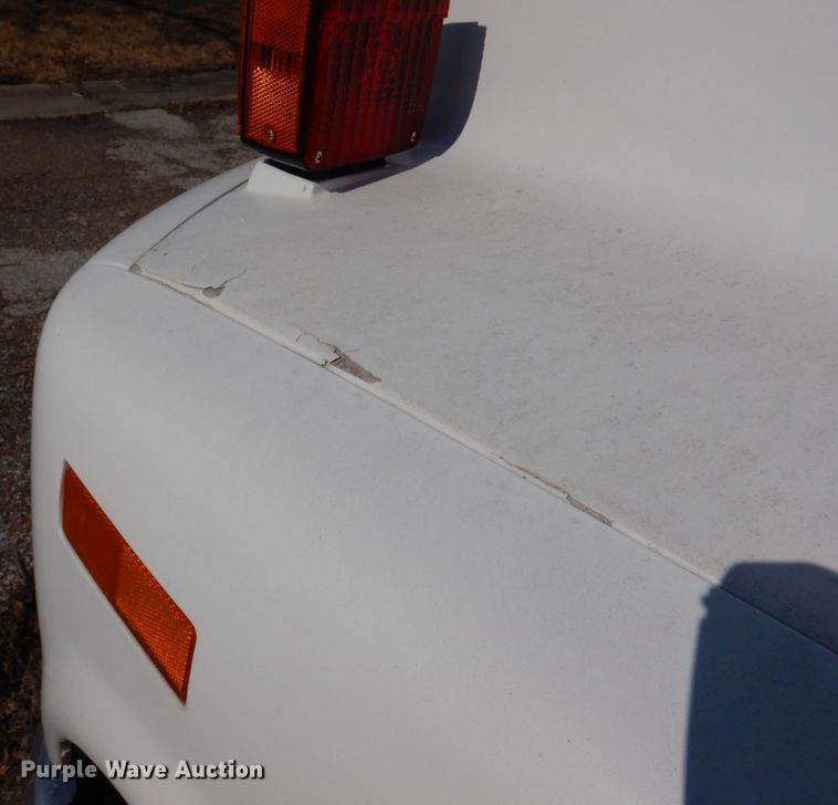 image for item DH8196 1992 Chevrolet Kodiak C6500  flatbed truck