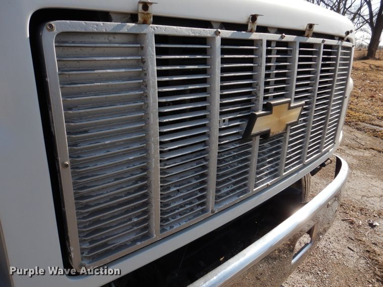 image for item DH8196 1992 Chevrolet Kodiak C6500  flatbed truck