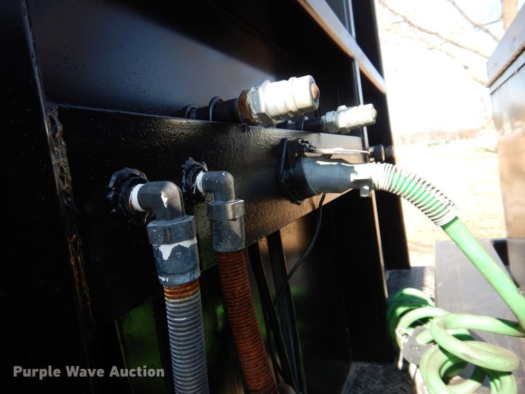 image for item DH8196 1992 Chevrolet Kodiak C6500  flatbed truck