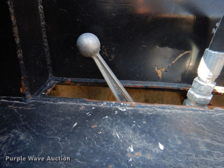 image for item DH8196 1992 Chevrolet Kodiak C6500  flatbed truck