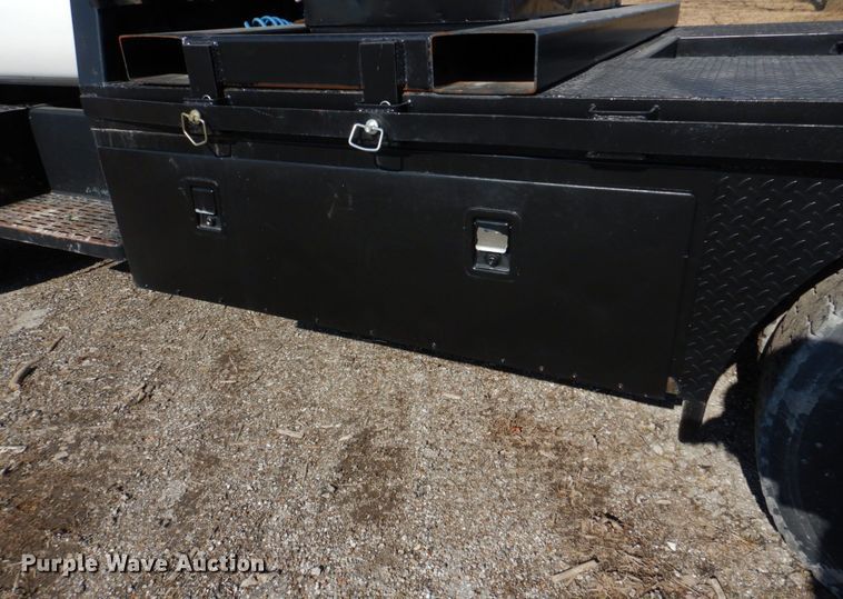 image for item DH8196 1992 Chevrolet Kodiak C6500  flatbed truck