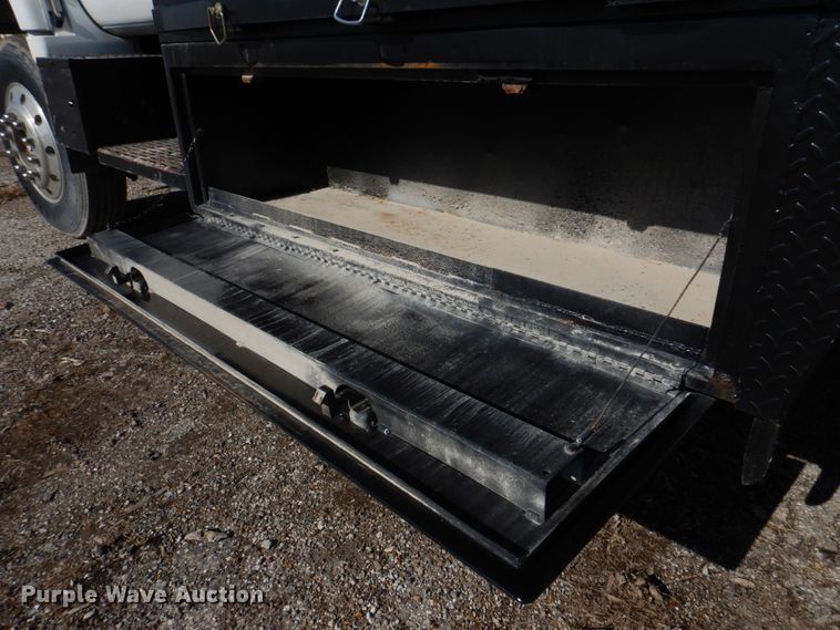 image for item DH8196 1992 Chevrolet Kodiak C6500  flatbed truck