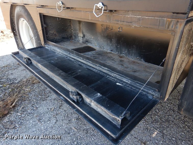 image for item DH8196 1992 Chevrolet Kodiak C6500  flatbed truck