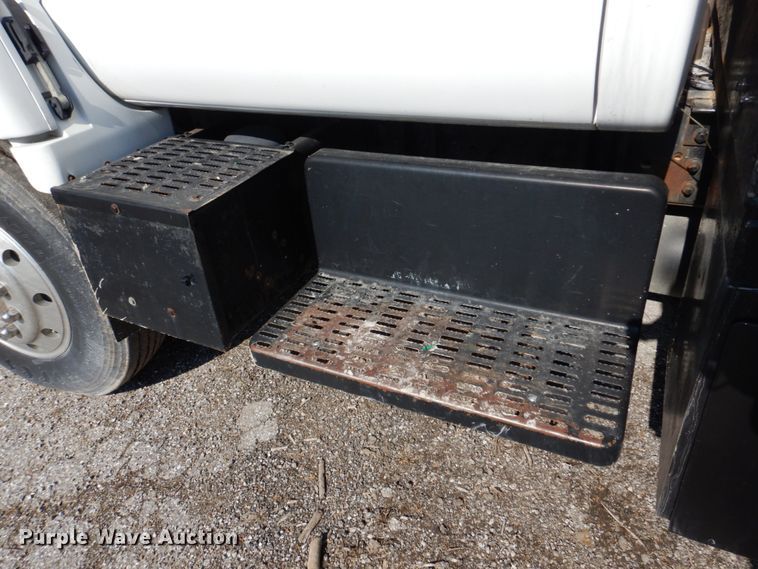 image for item DH8196 1992 Chevrolet Kodiak C6500  flatbed truck