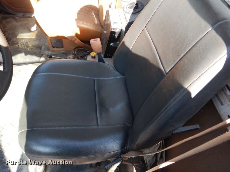 image for item DH8196 1992 Chevrolet Kodiak C6500  flatbed truck