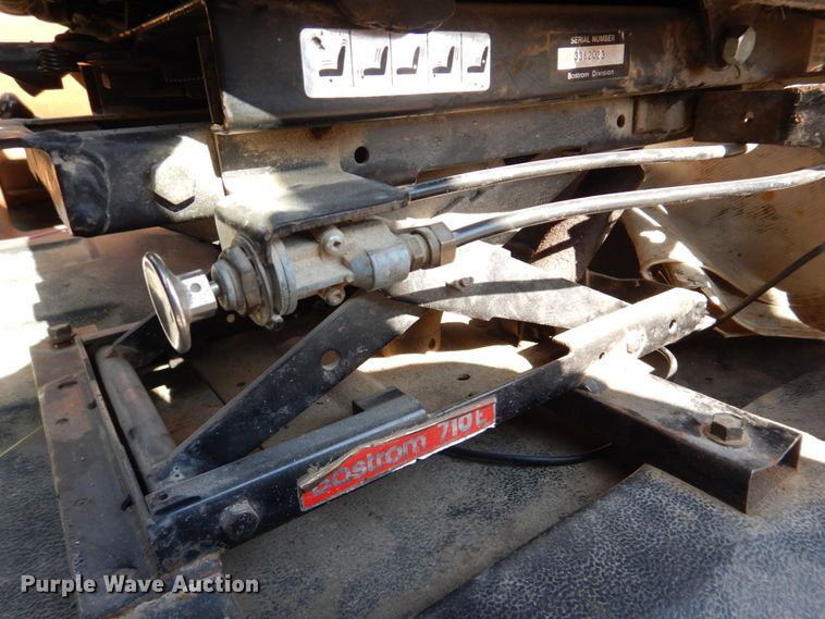 image for item DH8196 1992 Chevrolet Kodiak C6500  flatbed truck