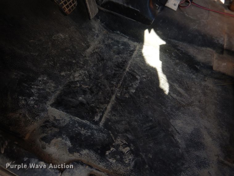 image for item DH8196 1992 Chevrolet Kodiak C6500  flatbed truck