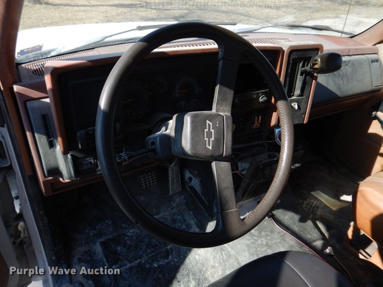 image for item DH8196 1992 Chevrolet Kodiak C6500  flatbed truck