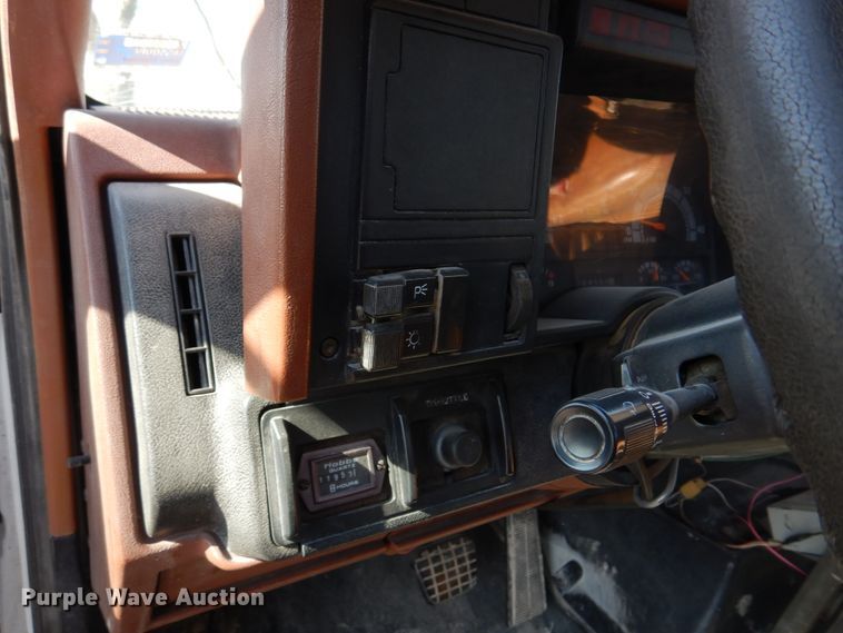 image for item DH8196 1992 Chevrolet Kodiak C6500  flatbed truck